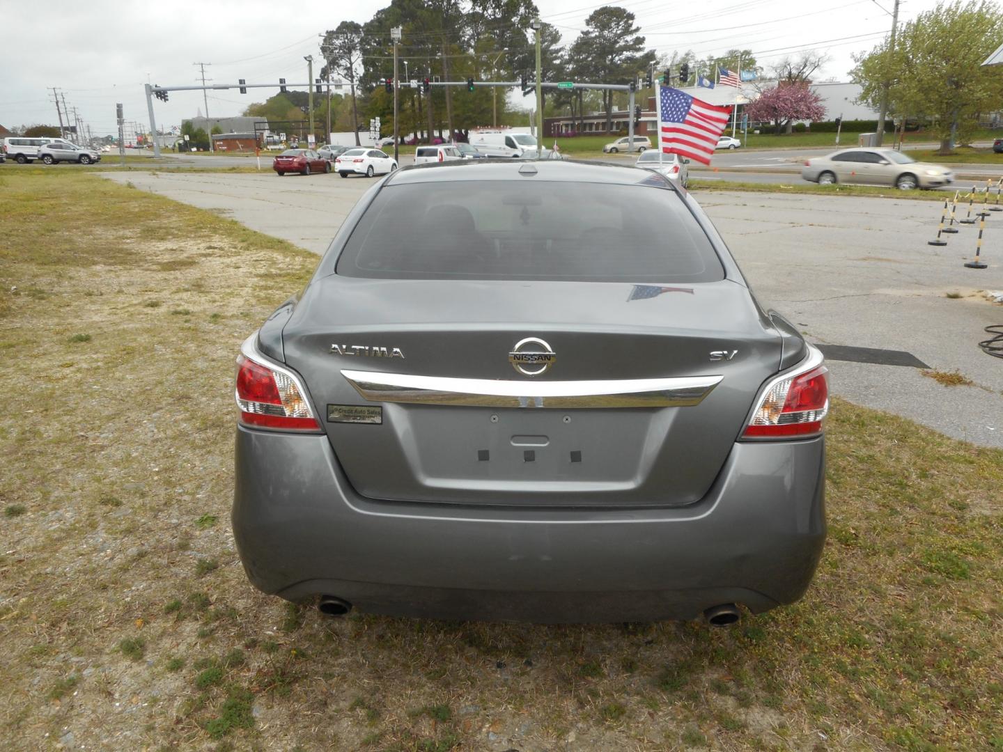 2015 Gray Nissan Altima (1N4AL3APXFC) , located at 2553 Airline Blvd, Portsmouth, VA, 23701, (757) 488-8331, 36.813889, -76.357597 - Down Payment: $1499 Weekly Payment: $110 APR: 23.9% Repayment Terms: 42 Months ***CALL ELIZABETH SMITH - DIRECTOR OF MARKETING @ 757-488-8331 TO SCHEDULE YOUR APPOINTMENT TODAY AND GET PRE-APPROVED RIGHT OVER THE PHONE*** - Photo#6